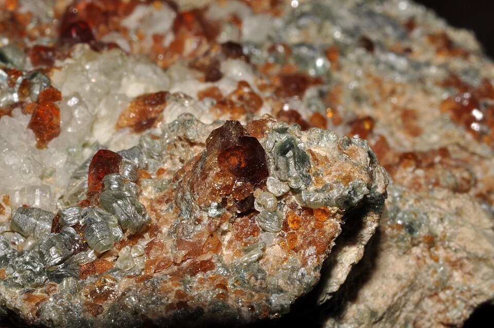 Gomed &middot; Hessonite